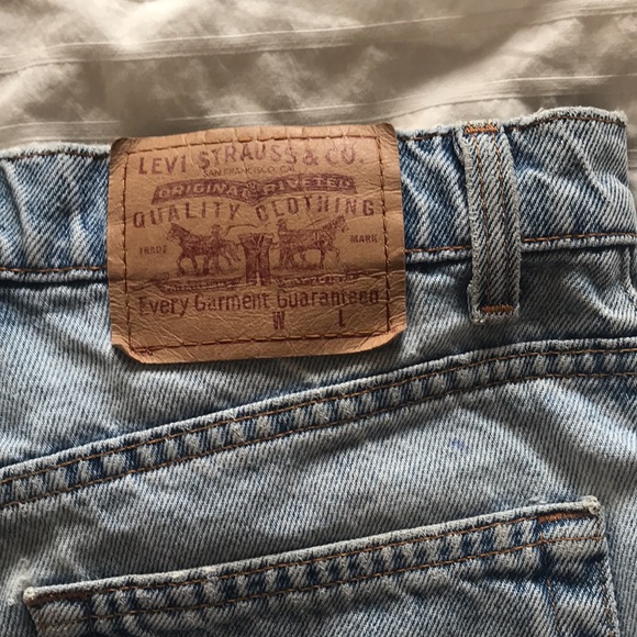 Levi Jean Shorts - Picture 3 of 4